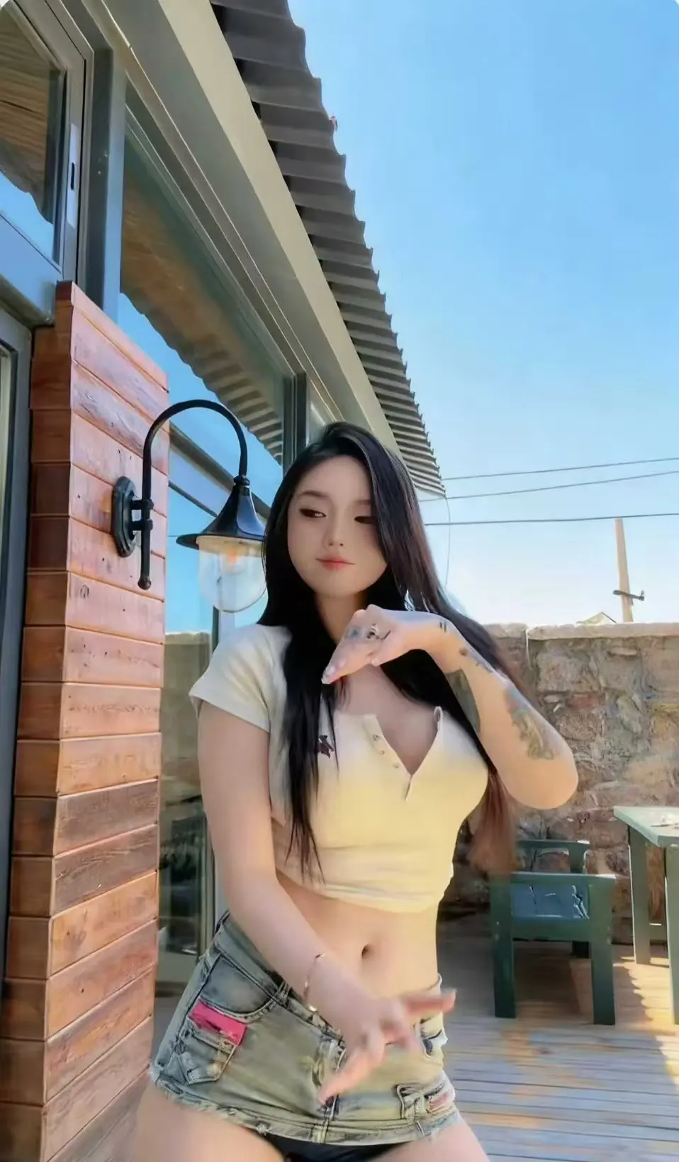 《Meena 成美男》高清全集中文版资源免费在线看-无删减完整版网盘无广告观看-尽享更佳观影体验-《Meena 成美男》全集高清播放